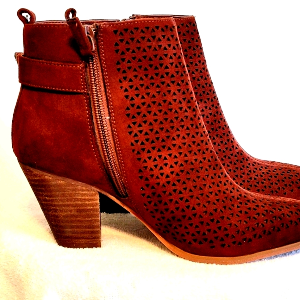 JACKIE WOMEN'S Reddish Brown Ankle Boot Size 6.5 N
